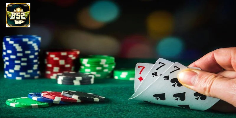 Người chơi tìm hiểu luật xì tố trên hệ thống B52